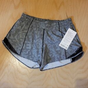 NWT Lululemon Seawheeze Hotty Hot Shorts 4" Illusionary White Black Size 10 Tall